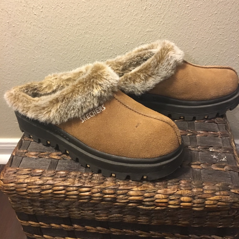 Sketchers  Shindigs- Fortress Fur Lined Clogs